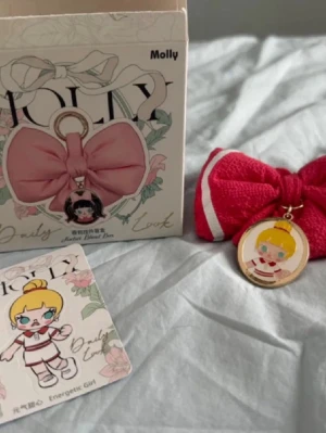 PopMart Molly Bow Pendant - Authentic Molly Baby Molly daily look series - sachet blind box “Energetic girl”. Check my page for bundle discounts!