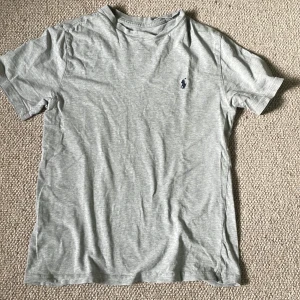 Ralph lauren t shirt  - Bra skick men saknar en lapp