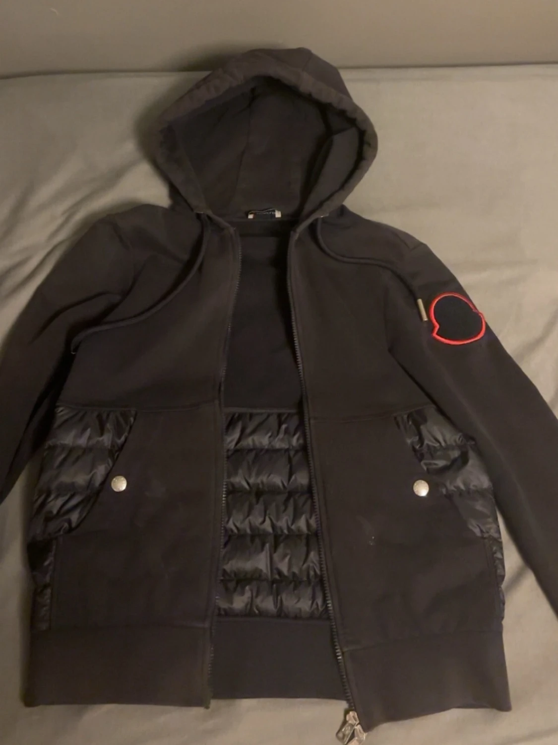 Svart Moncler kofta i bra skick  - 1