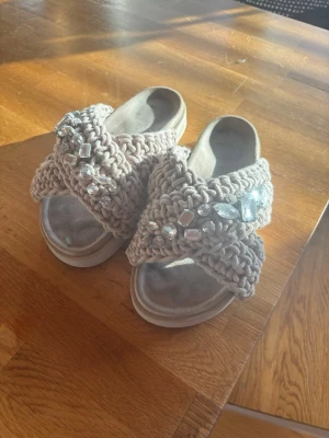 Inukii tofflor - Super snygga