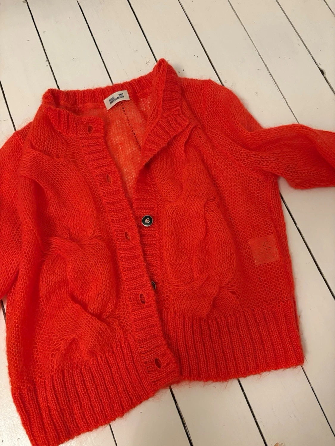 Röd mohairkofta från Baum und Pferdgarten