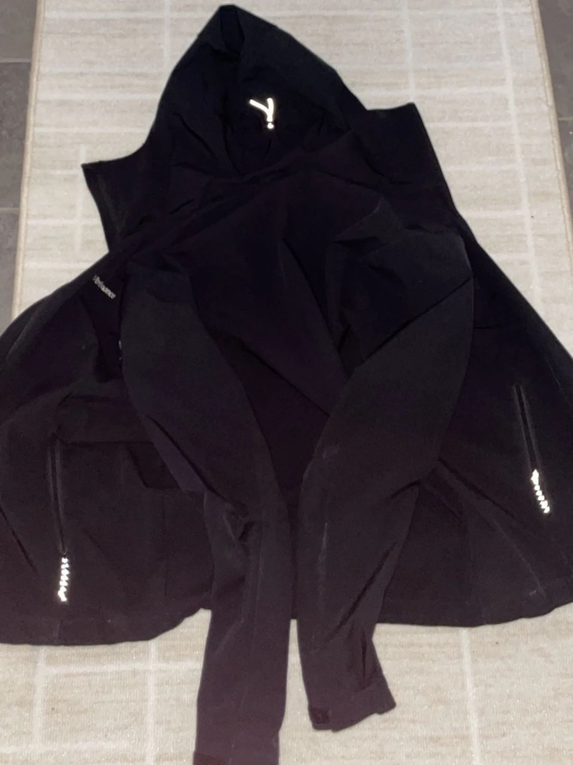 Svart vindjacka från Peak Performance - 2