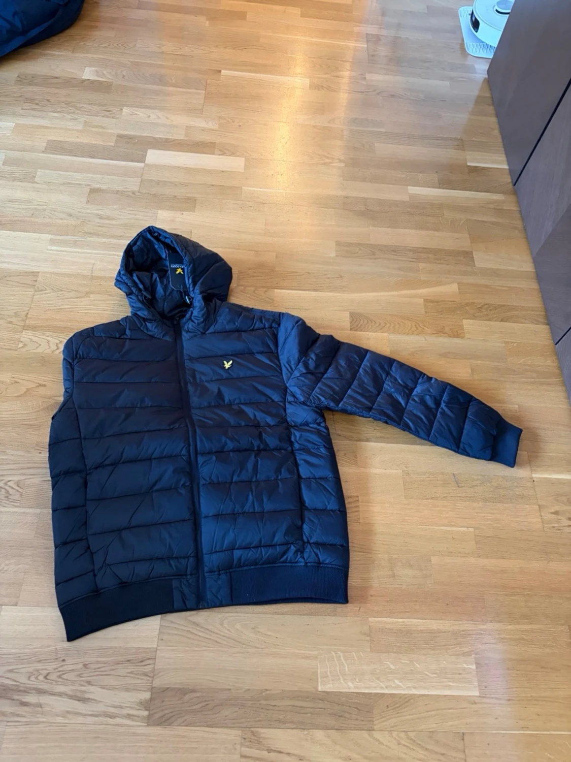 Mörkblå och Svart pufferjacka från Lyle & Scott - 1