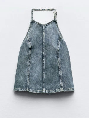 Jeans topp - En halterneck jeans topp med öppen rygg och dragkedja på sidan. Är reglerbar både i nacken och i ryggen.❤️