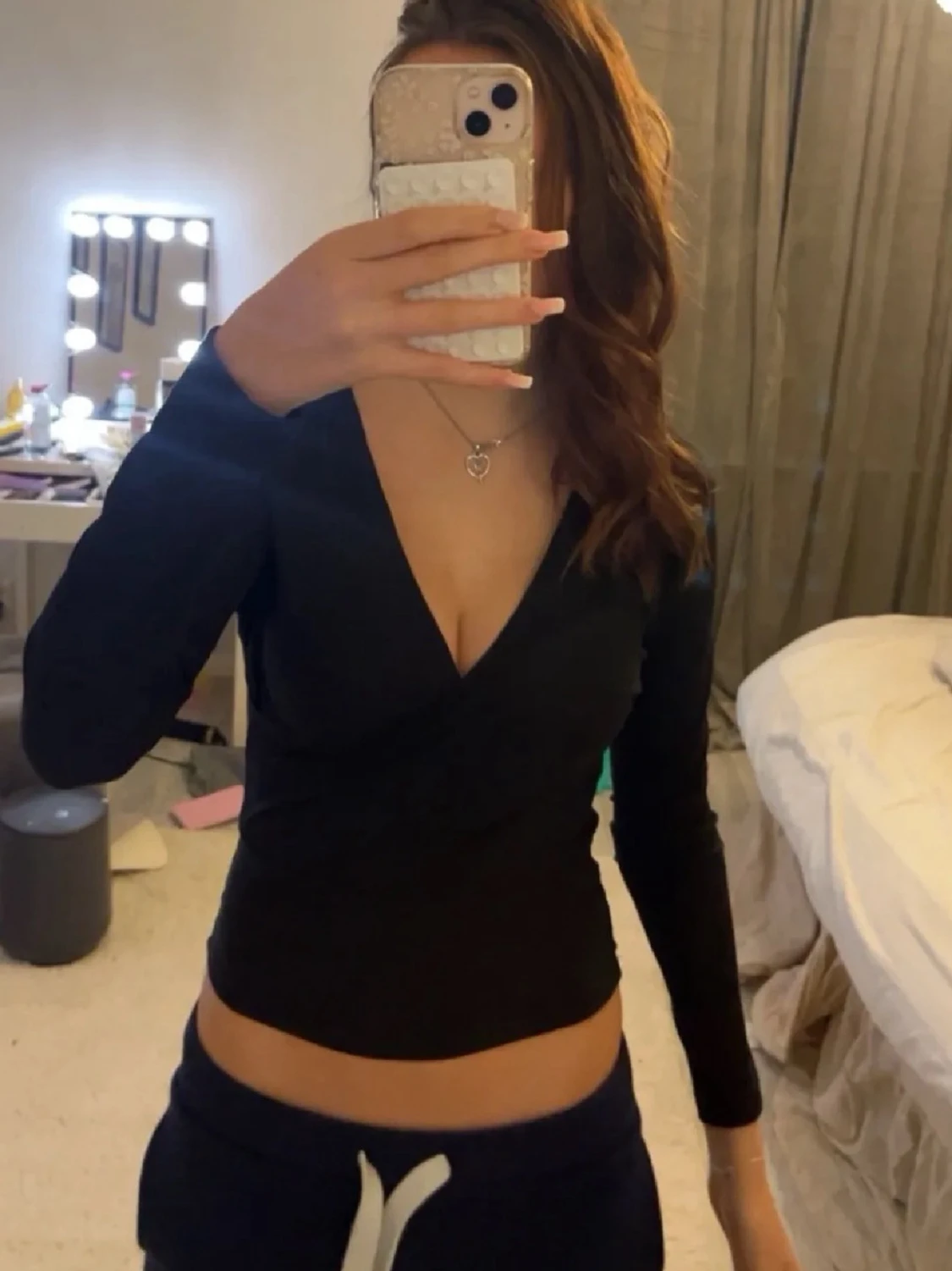 Svart omlottopp med v-ringning - 1