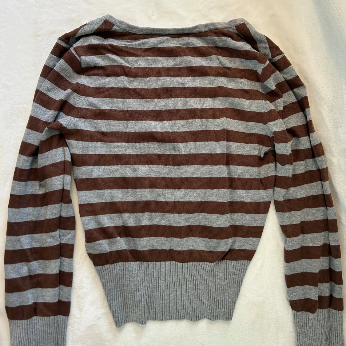 Randig stickad tröja - 1