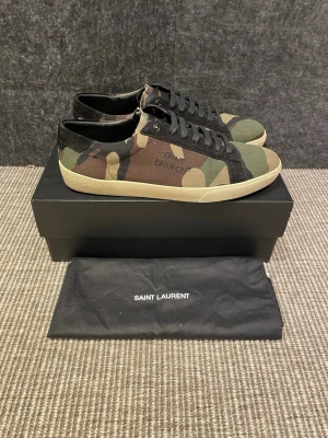 Saint Laurent skor(nya) - Hej! Säljer nu dessa svin snygga ysl skor. Skorna är i nytt skick! Begränsat antal boxar och dustbags. Hör av dig vid frågor.