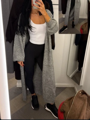 Stickad lång cardigan - Helt nh