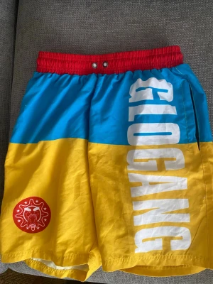 Färgglada GLOGANG shorts - Glo Gang merch 