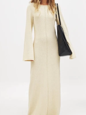 Beige maxiklänning - Ljusbeige maxiklänning från Nakd. Använd endast en gång. Köpt för 799kr och säljs för 399kr. 