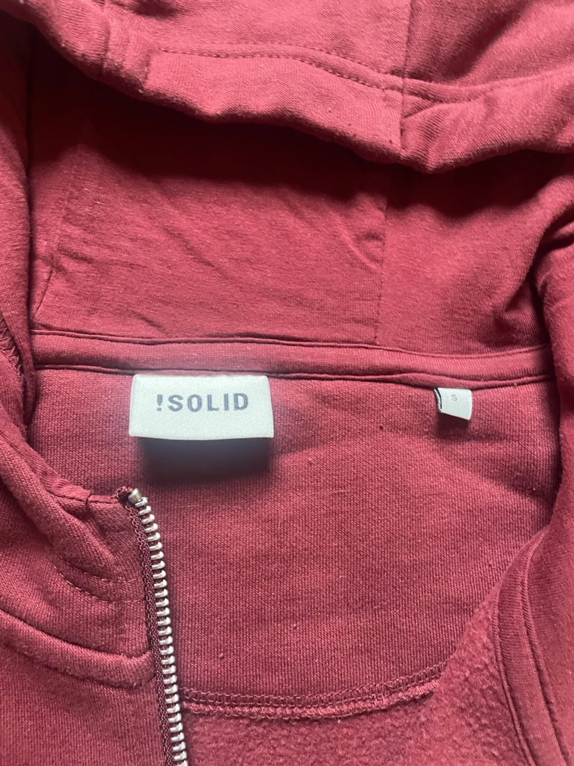 Solid vinröd hoodie med dragkedja  - 1