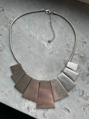Silverfärgat halsband  - Chunky silverfärgat halsband💕