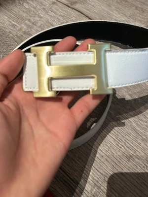 H bälte  - H bälte, jätte bra skick, har bara gjort en extra hål 