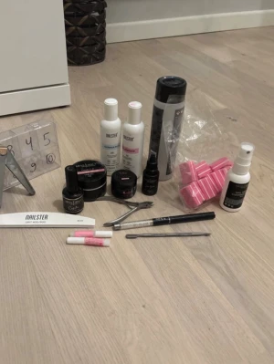 Nagelprodukter - Massa olika nagelprodukter för att göra egna gelénaglar!💕Allt sammanlagt är köpt för ungefär 1300kr. (geléerna ingår tyvärr ej)