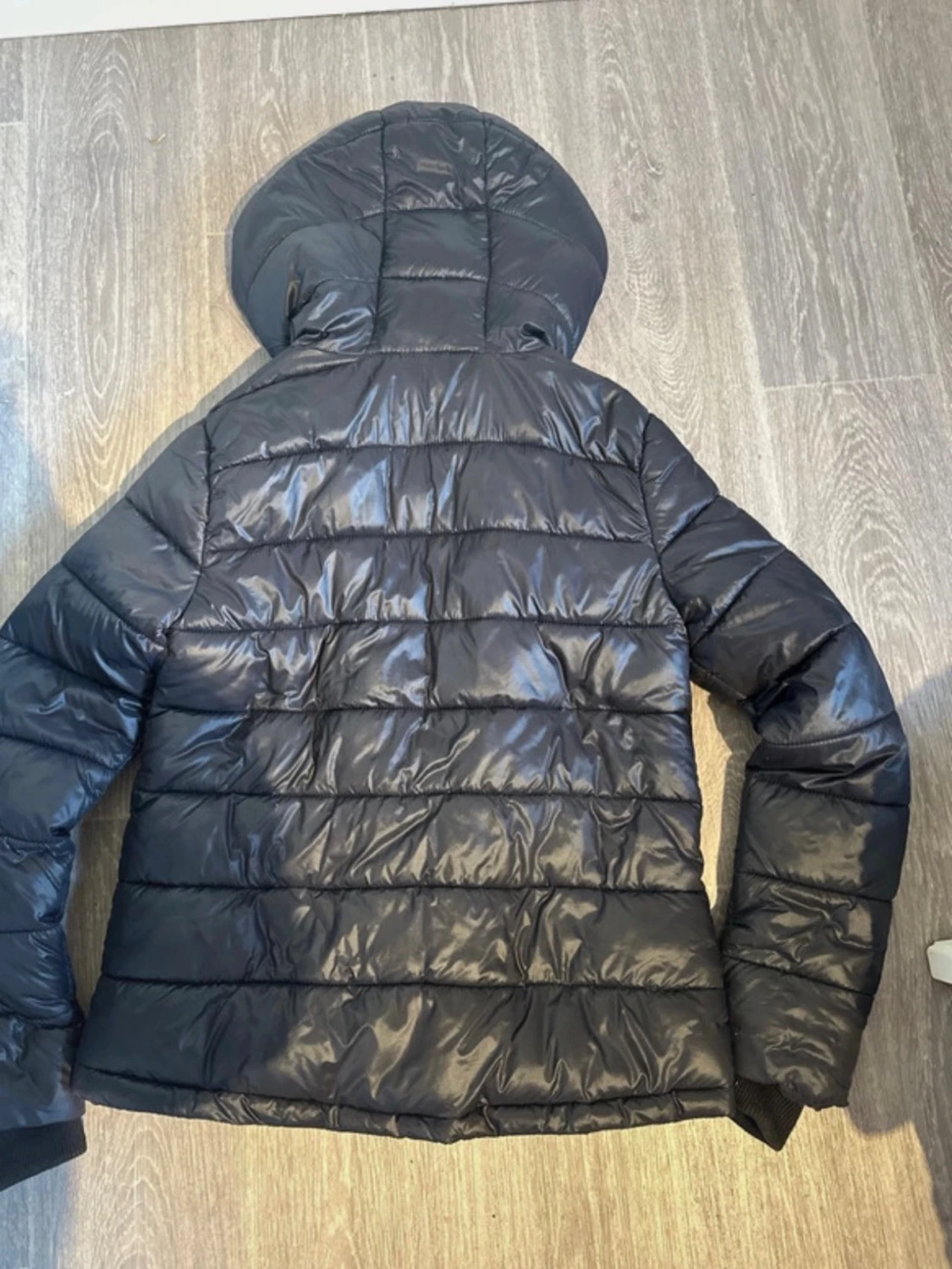 Svart pufferjacka från DeFacto - 2