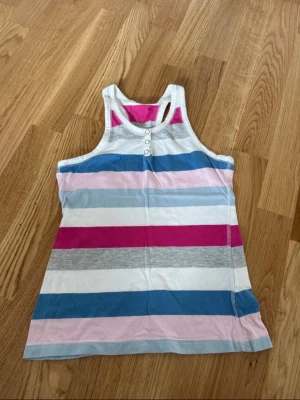 Linne Kappahl  - Linne från Kappahl, mycket fint skick. Står ej storlek, men skulle säga 128-134.