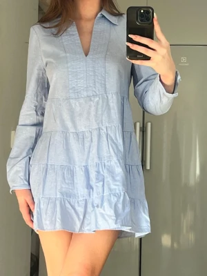 Ljusblå Zara klänning - Såå fin!! Aldrig använd 