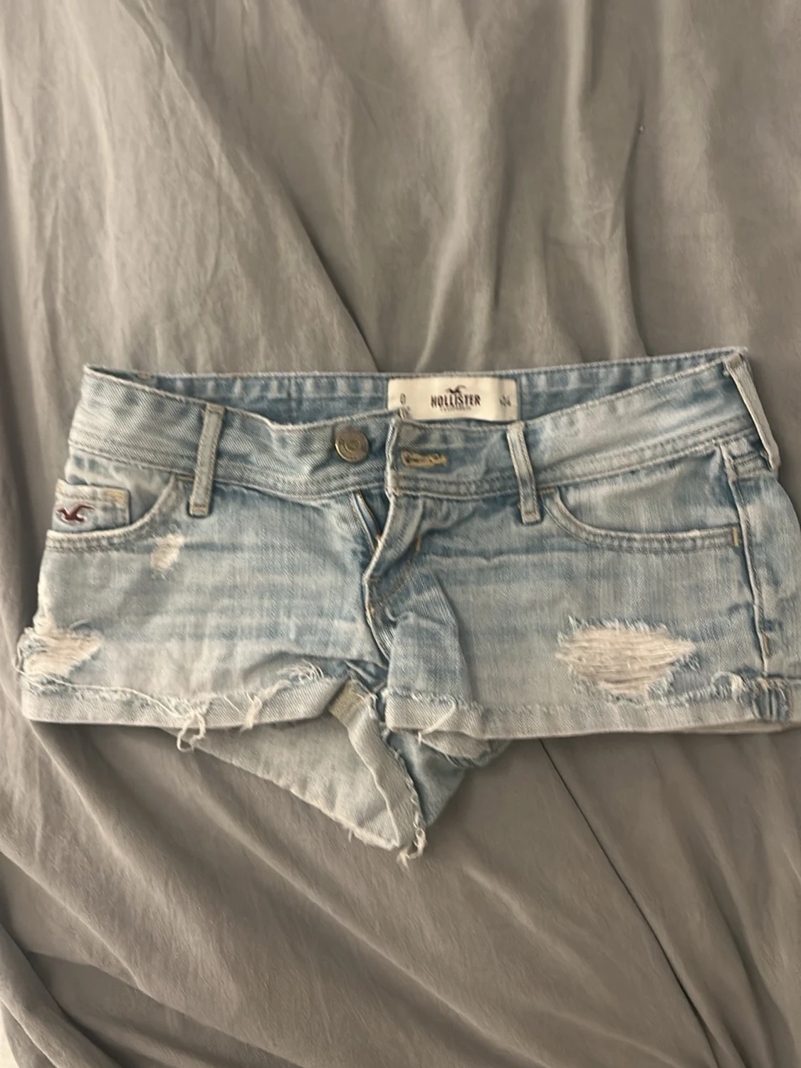 Ljusblå jeansshorts från Hollister