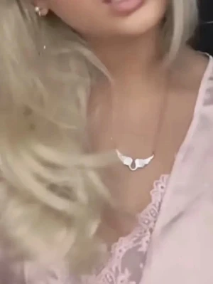 Silverfärgat halsband med vingar - Rostfritt och jättefint nu till sommaren 