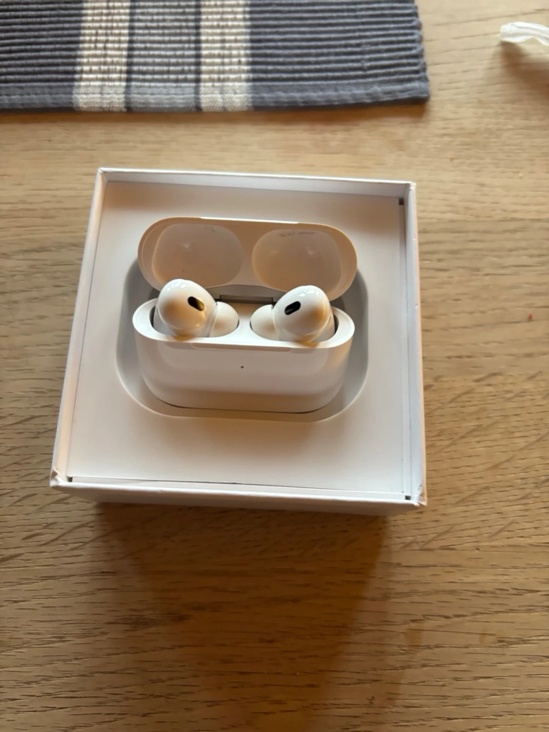 Apple AirPods Pro2 trådlösa hörlurar - 1