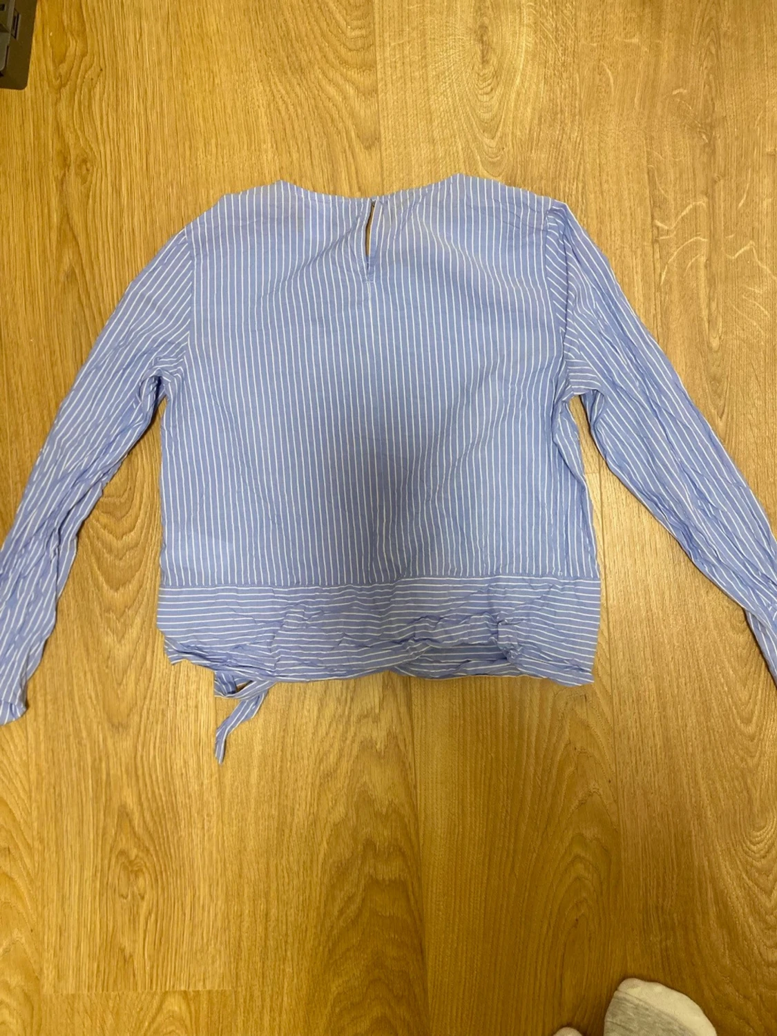 Blåvit randig blus med knytband - 1