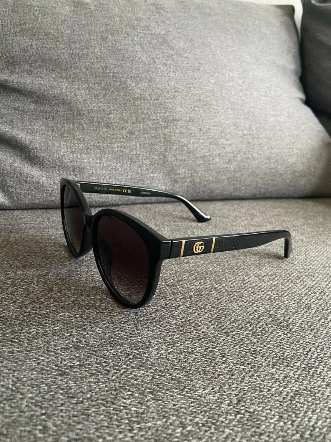 Svarta solglasögon från Gucci GG0091S