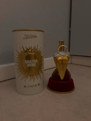 Jean paul gaultier parfym - Säljer denna 50 ml parfymen från jean paul gaultier då denna doft ej var för mig💌köptes för 1300 kr