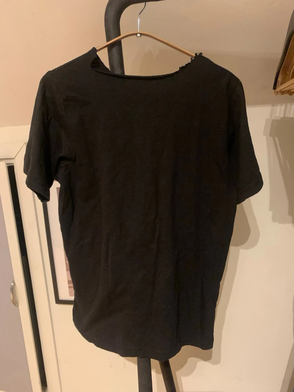 Svart t-shirt med grafiskt tryck - 1
