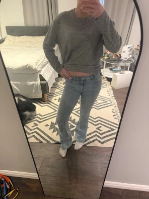 Ljusblå bootcut jeans - Supersnygga bootcut jeans från Gina tricot, nyskick! Storlek 34/36💕💕💕