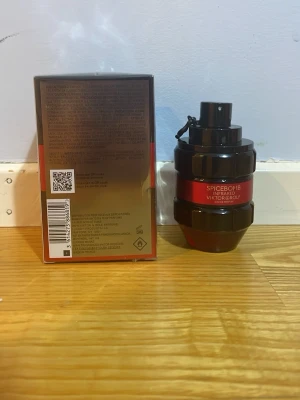 Spice bomb - Hej jag säljer en man perfume som heter spice bomb den luktar jätte gott och stark.