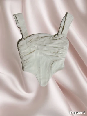 Korsett topp - Jättefin korsett topp nu till sommaren köpt från Vinted.🦢💕Säljer då den tyvärr var för liten. Kommer inte ihåg exakta märket men jag vet att det är ett polskt märke. Storlek Xs