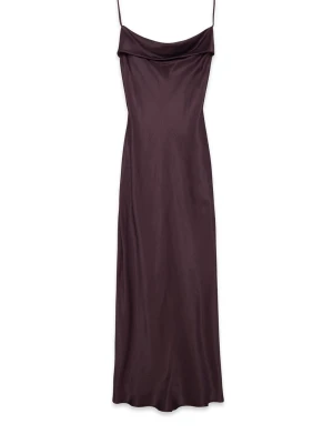 Satin klänning - Säljer satin klänning från NAKD , ny pris 600kr. Finns några defekter