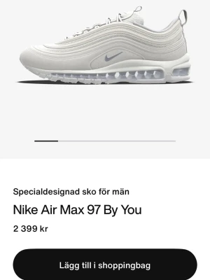 Nike Air Max 97 By You vita sneakers intressekoll - Nike Air Max 97 By You sneakers i helvitt. En intressekoll om någon är sugen på att köpa ett helt splitter nytt par för 2000kr med både kvitto och original låda. Meddela mig vilken storlek du har så går det nog att lösa, så är du intresserad skriv gärna!