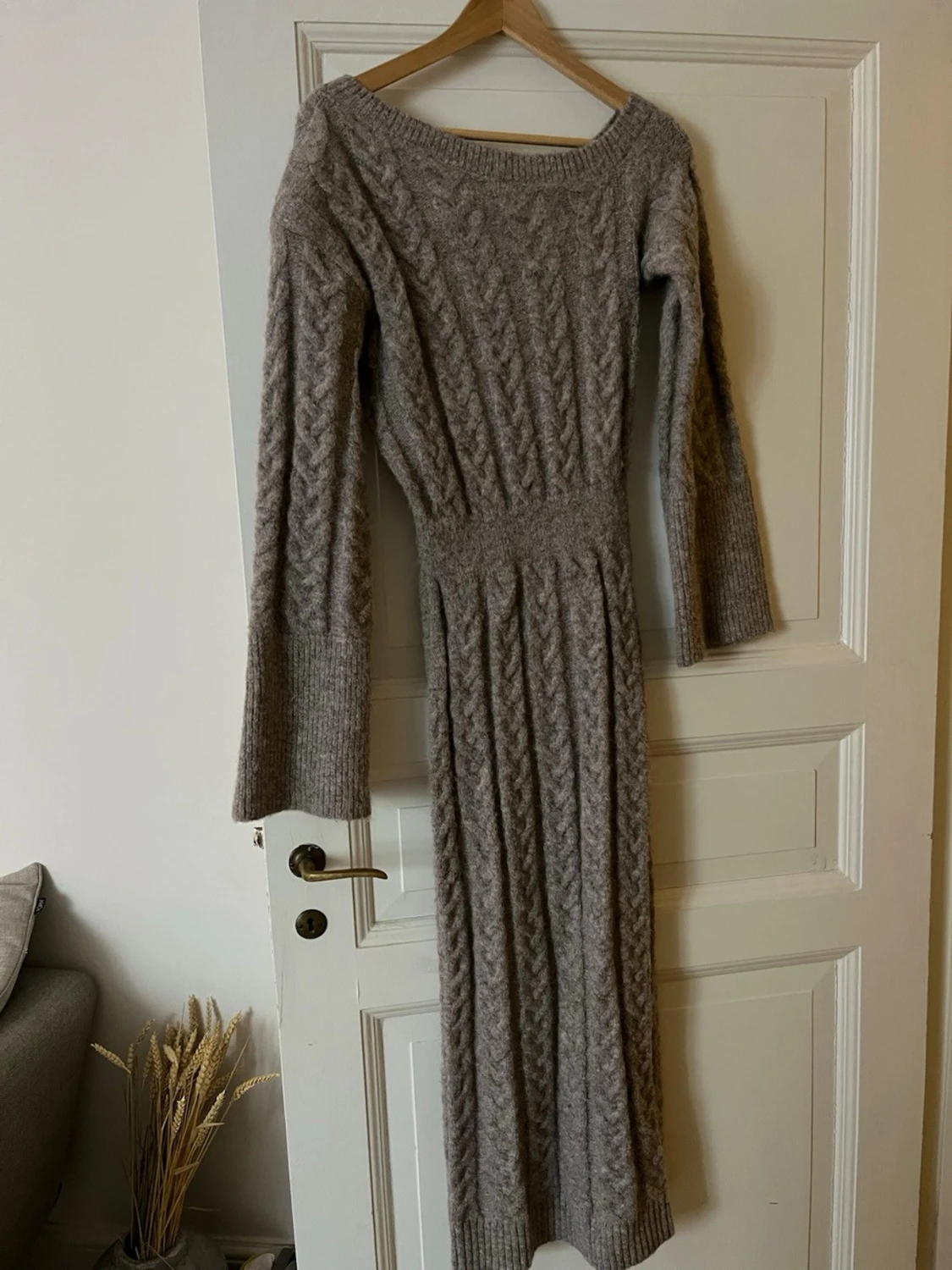 Beige stickad långklänning Adoore