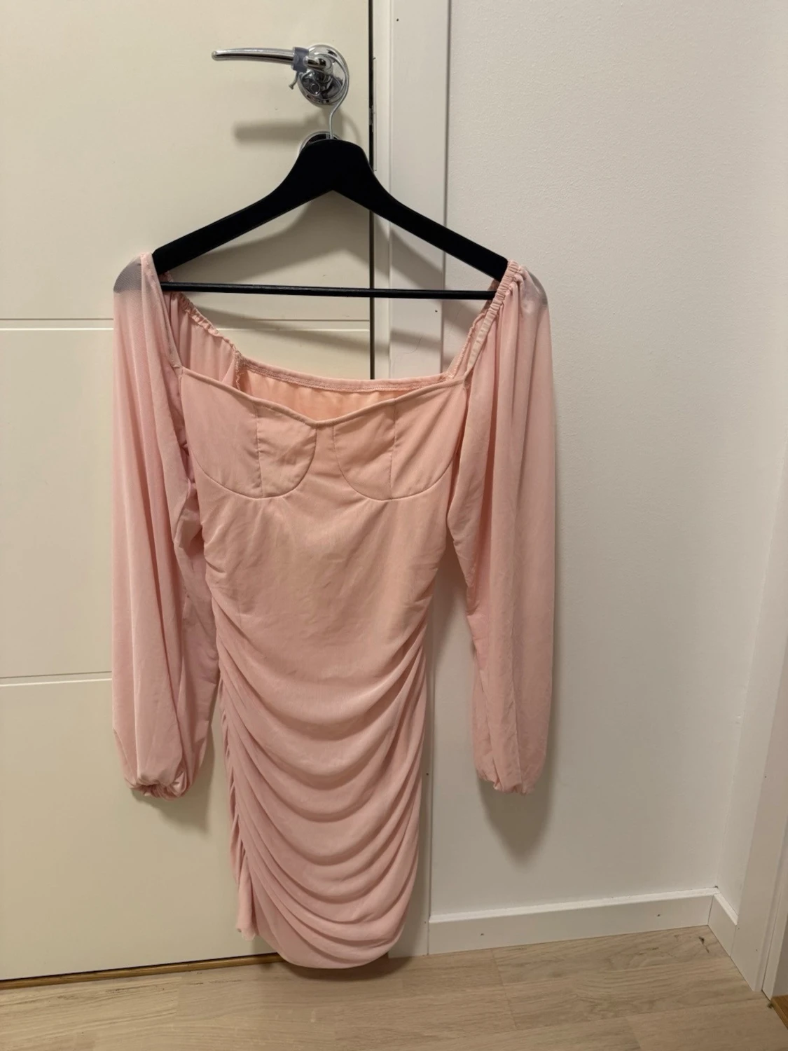 Ljusrosa offshoulder klänning Shein