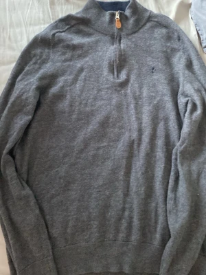 Morris zip hoodie - Köp denna näst in till oanvända tröja som krympte i tvätten. Orginalstorlek XL men passar nu M. Hör av er vid frågot