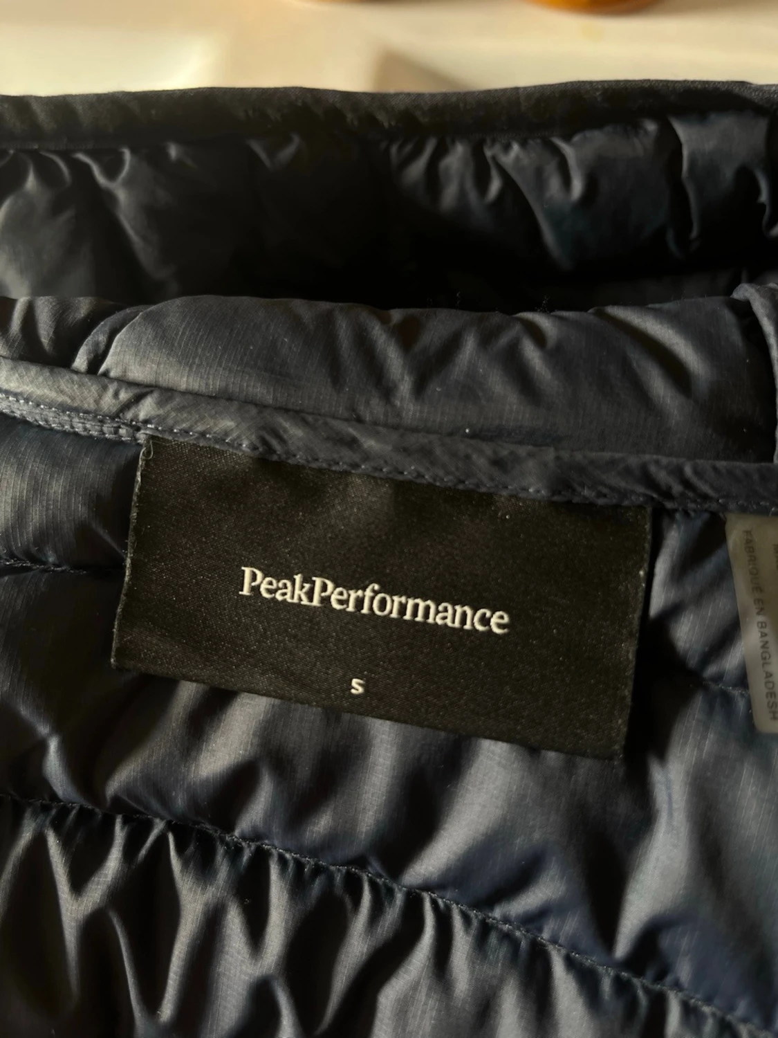 Svart dunjacka från Peak Performance - 2