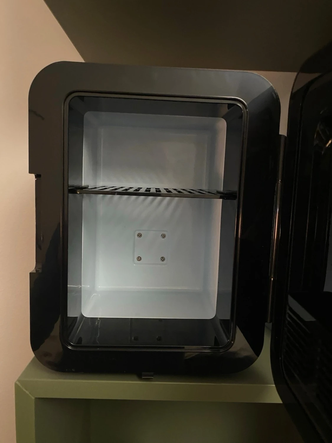 Svart sminkkylskåp med spegelfront - 1