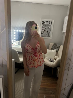 Söt v-ringad babydoll topp - Jätte snygg babydoll topp som är heeeelt perfekt till sommaren & utomlands resor👙