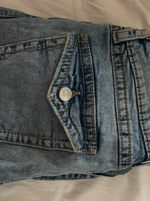 Blåa jeans - Skriv om ni vill ha mer bilder privat💕