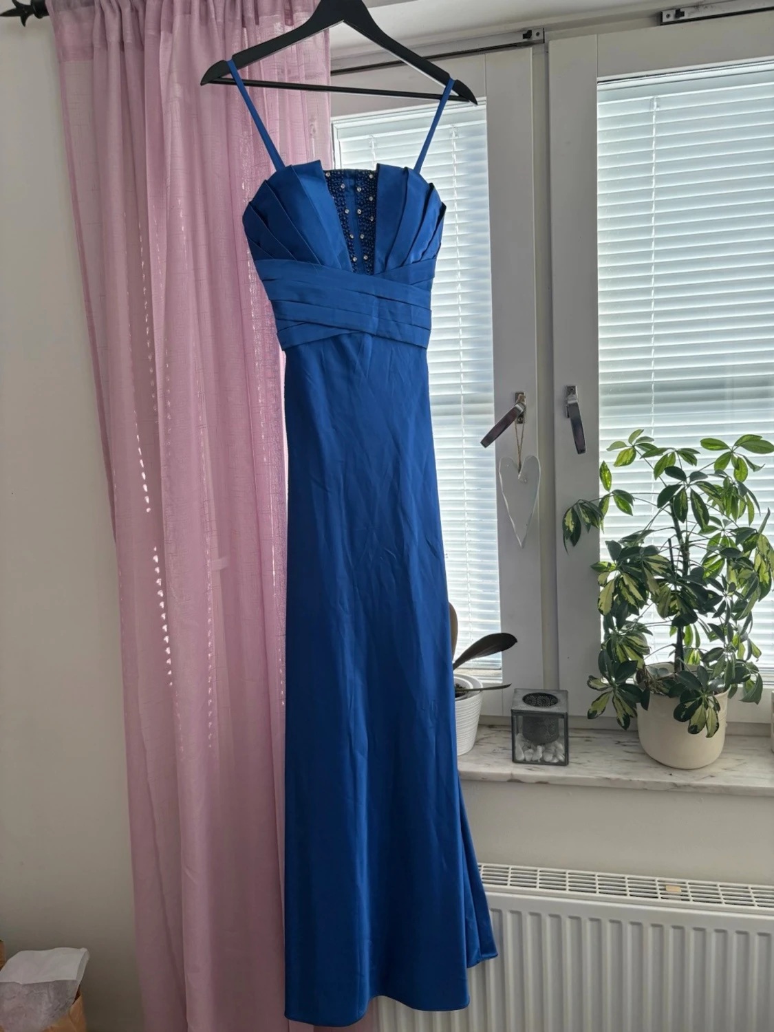 LAUTINEL Blå balklänning med pärldetaljer strl S/M (se bilder)