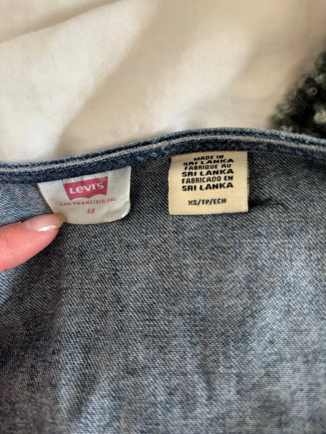 Blå jeansblus med puffärm och knappar - 2