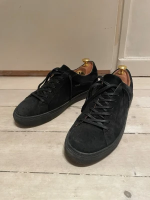 Sneakers Skolyx - Svarta mockasneakers från Skolyx. Alltid förvarade med skoblock. Säljes pga används för lite.