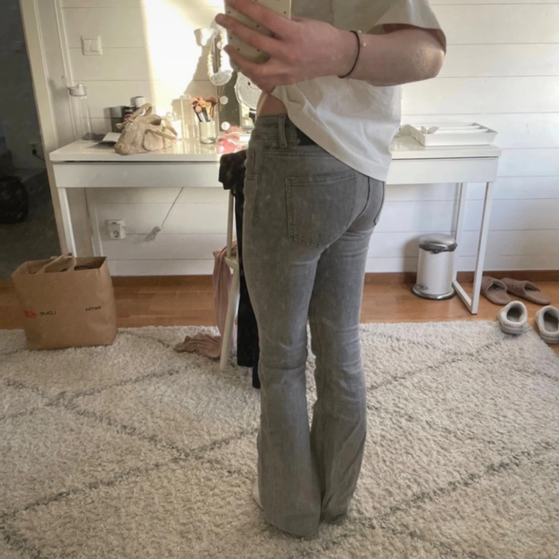 Grå bootcut jeans med låg midja - 1