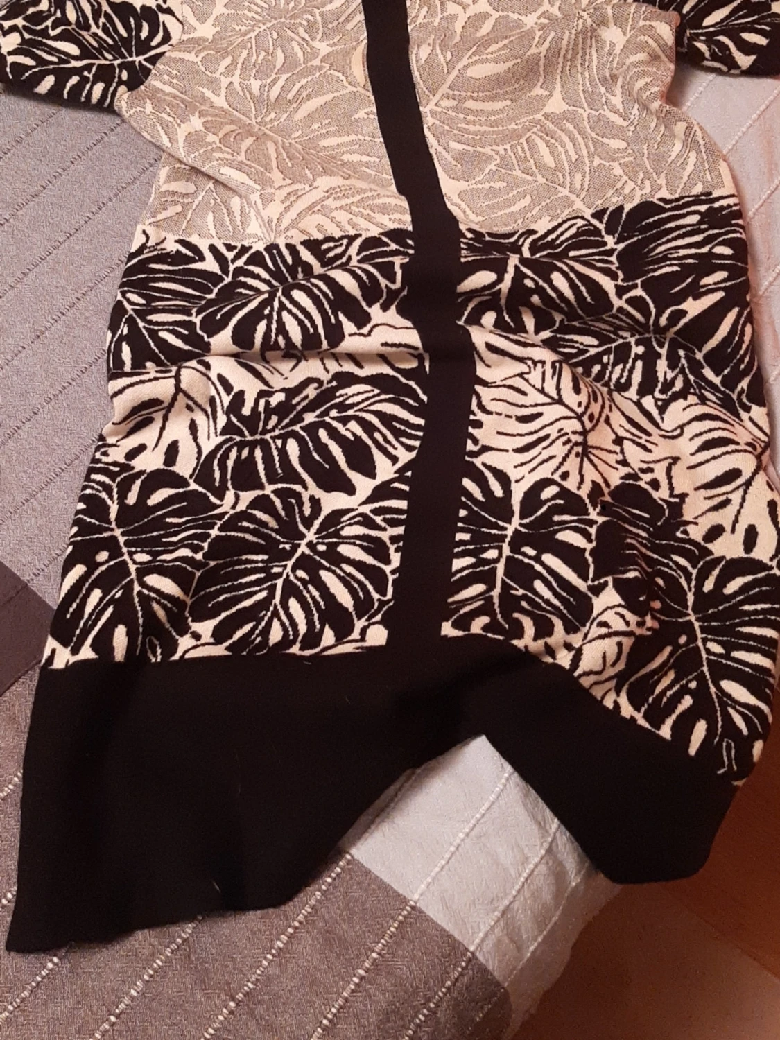 Svartvit mönstrad kortklänning