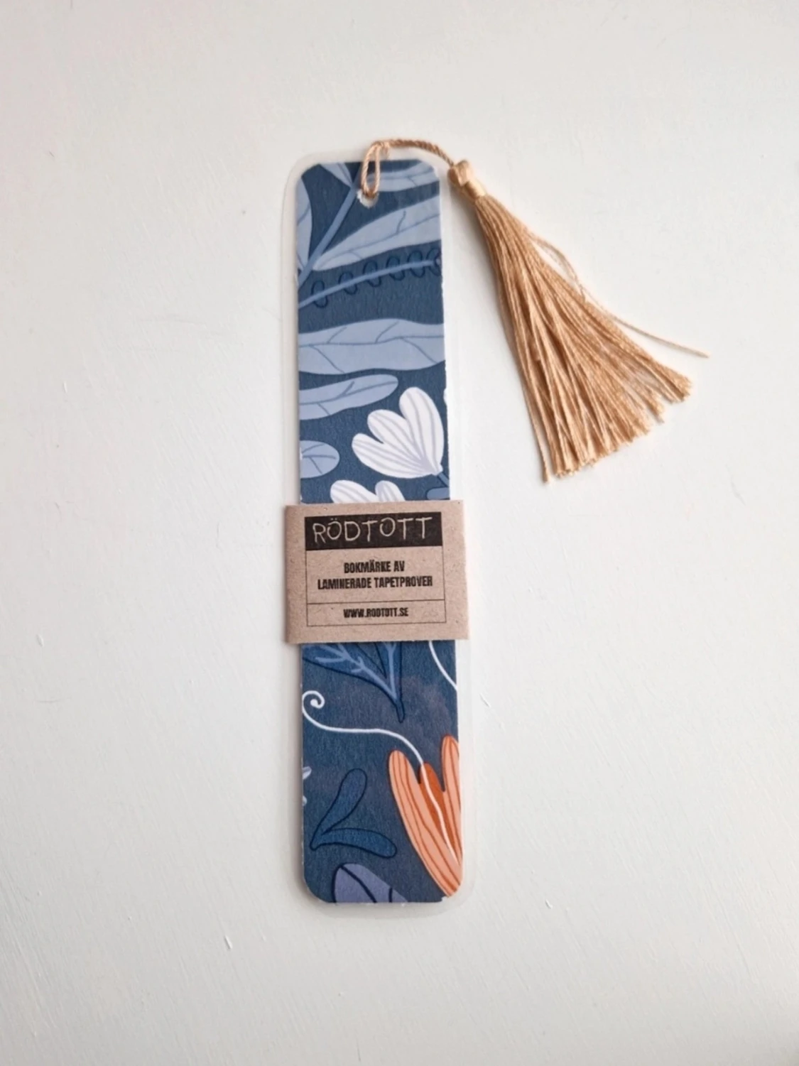 Blommigt bokmärke med tofs från Rödtott