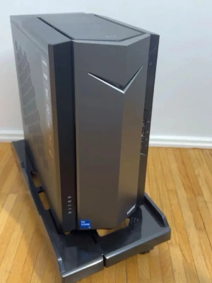 RTX 3060 | i5-12400F | 16 GB RAM - Säljer en stark och välfungerande gamingdator i mycket fint skick. Klarar alla moderna spel utan problem och funkar lika bra för gaming, streaming och vardagsbruk.  Specifikationer: 	•	Grafikkort: NVIDIA GeForce RTX 3060 	•	Processor: Intel Core i5-12400F 	•	RAM: 16 GB 	•	Lagring: 500 GB SSD 	•	Operativsystem: Windows (installerat och klart)  Hämtas helst upp i Göteborg