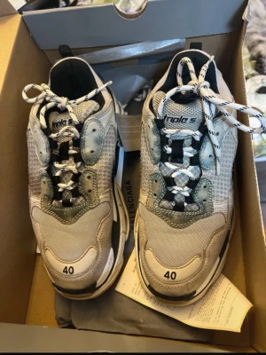 Balenciagas  - Jätte fina sneakers från Balenciaga använt 2-3 gånger inte mer haft den i flera år ( äkta så klart