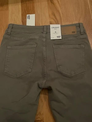 Bootcut jeans  - Jättefina bootcut jeans från lager 157 i storlek S. Prislappen är kvar! Nypris är 400kr men de köptes på rea. Helt nya, bara testade en gång. 