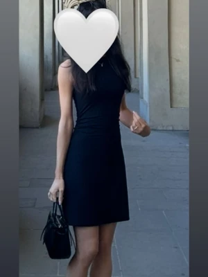 Svart Klänning Bik Bok - Supersnygg svart klänning från Bik Bok🤍